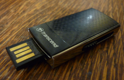фото USB флешки Transcend JetFlash 560 32 GB